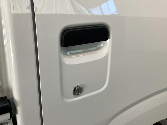 ハイゼットトラックスタンダード　４ＷＤ　ＣＶＴ　届出済未使用車衝突被害軽減ブレーキ　コーナーセンサー　パートタイム４ＷＤ　ＡＭ／ＦＭラジオ　マニュアルエアコン　マニュアルレベリング　オートライト（滋賀県）の中古車