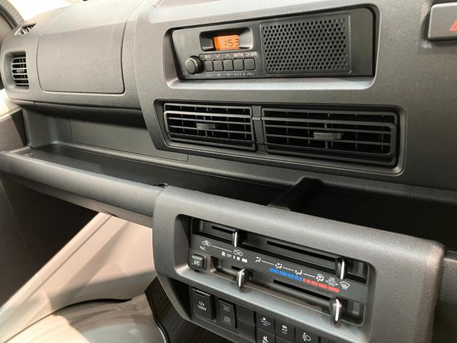 ハイゼットトラックスタンダード　４ＷＤ　ＣＶＴ　届出済未使用車衝突被害軽減ブレーキ　コーナーセンサー　パートタイム４ＷＤ　ＡＭ／ＦＭラジオ　マニュアルエアコン　マニュアルレベリング　オートライト（滋賀県）の中古車