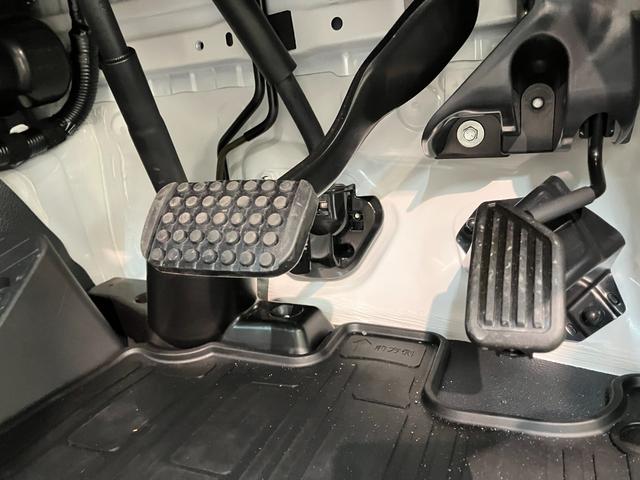 ハイゼットトラックスタンダード　４ＷＤ　ＣＶＴ　届出済未使用車衝突被害軽減ブレーキ　コーナーセンサー　パートタイム４ＷＤ　ＡＭ／ＦＭラジオ　マニュアルエアコン　マニュアルレベリング　オートライト（滋賀県）の中古車