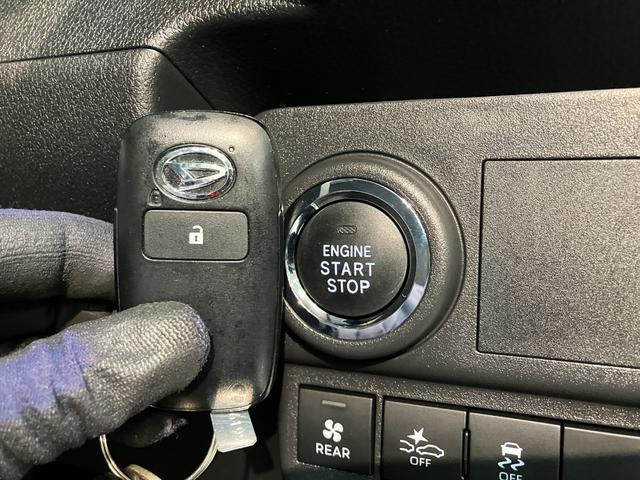 ハイゼットカーゴクルーズ　４ＷＤ　ＣＶＴ車　コーナーセンサー　スマートキー衝突被害軽減ブレーキ　スマアシ　コーナーセンサー　スマートキー　前席パワーウインドウ　ＣＤステレオ　ＥＴＣ　両側スライドドア　パートタイム４ＷＤ　ＬＥＤヘッドライト　オートライト　電動格納式ミラー（滋賀県）の中古車