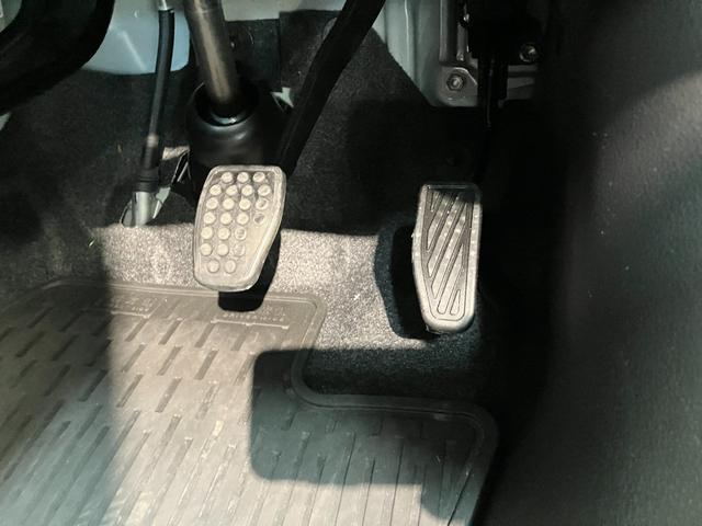 ハイゼットカーゴクルーズ　４ＷＤ　ＣＶＴ車　コーナーセンサー　スマートキー衝突被害軽減ブレーキ　スマアシ　コーナーセンサー　スマートキー　前席パワーウインドウ　ＣＤステレオ　ＥＴＣ　両側スライドドア　パートタイム４ＷＤ　ＬＥＤヘッドライト　オートライト　電動格納式ミラー（滋賀県）の中古車