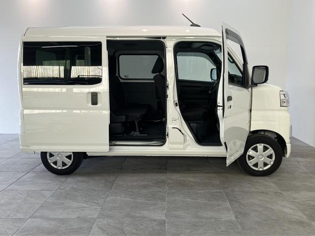 ハイゼットカーゴクルーズターボ コーナーセンサー スマートキー LED衝突被害軽減ブレーキ スマアシ コーナーセンサー ターボ スマートキー 前席パワーウインドウ CDステレオ 両側スライドドア LEDヘッドライト オートライト 電動格納式ミラー マニュアルエアコン(滋賀県)の中古車