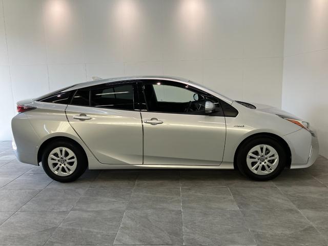 プリウスSセーフティプラス フルセグナビ バックカメラ ドラレコトヨタセーフティセンス フルセグナビ バックカメラ ドラレコ ETC DVD再生 Bluetooth クルーズコントロール LEDヘッドライト オートライト オートエアコン 電格ミラー ハイブリッド車(滋賀県)の中古車