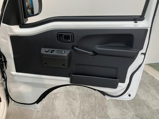 ハイゼットトラックジャンボエクストラ　４ＷＤ　ＣＶＴ　届出済未使用車衝突被害軽減ブレーキ　スマアシ　コーナーセンサー　ＬＥＤヘッドライト　オートライト　スマートキー　パワーウインドウ　電動格納式ミラー　４ＷＤ　デフロック　荷台作業灯　届出済未使用車（滋賀県）の中古車