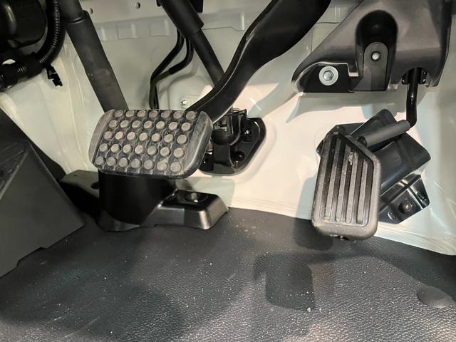 ハイゼットトラックジャンボエクストラ　４ＷＤ　ＣＶＴ　届出済未使用車衝突被害軽減ブレーキ　スマアシ　コーナーセンサー　ＬＥＤヘッドライト　オートライト　スマートキー　パワーウインドウ　電動格納式ミラー　４ＷＤ　デフロック　荷台作業灯　届出済未使用車（滋賀県）の中古車