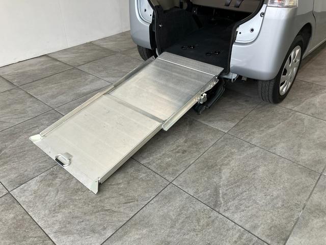 タントスローパー　リヤシート付仕様　走行３万２千キロ台福祉車両　車いす乗降車　電動ウインチ　リヤシート付　ＣＤステレオ　キーレスエントリー　電動格納式ミラー　マニュアルレベリング　マニュアルエアコン　左側スライドドア（滋賀県）の中古車