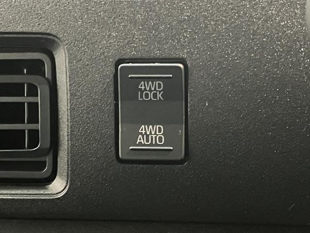 ハイゼットカーゴDX 4WD コーナーセンサー AM/FMラジオ キーレス衝突被害軽減ブレーキ スマアシ コーナーセンサー 前席パワーウインドウ AM/FMステレオ 両側スライドドア パートタイム4WD オートライト マニュアルレベリング マニュアルエアコン(滋賀県)の中古車