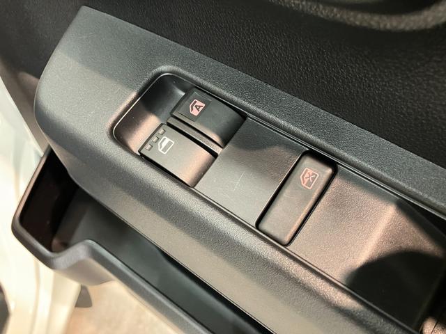 ハイゼットカーゴDX 4WD コーナーセンサー AM/FMラジオ キーレス衝突被害軽減ブレーキ スマアシ コーナーセンサー 前席パワーウインドウ AM/FMステレオ 両側スライドドア パートタイム4WD オートライト マニュアルレベリング マニュアルエアコン(滋賀県)の中古車