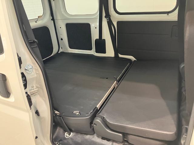 ハイゼットカーゴDX 4WD コーナーセンサー AM/FMラジオ キーレス衝突被害軽減ブレーキ スマアシ コーナーセンサー 前席パワーウインドウ AM/FMステレオ 両側スライドドア パートタイム4WD オートライト マニュアルレベリング マニュアルエアコン(滋賀県)の中古車