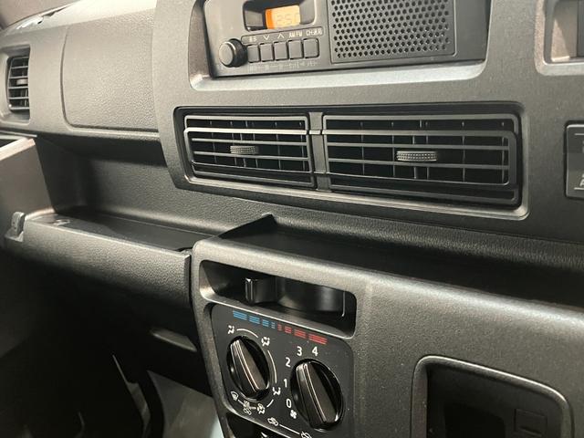 ハイゼットカーゴDX 4WD コーナーセンサー AM/FMラジオ キーレス衝突被害軽減ブレーキ スマアシ コーナーセンサー 前席パワーウインドウ AM/FMステレオ 両側スライドドア パートタイム4WD オートライト マニュアルレベリング マニュアルエアコン(滋賀県)の中古車