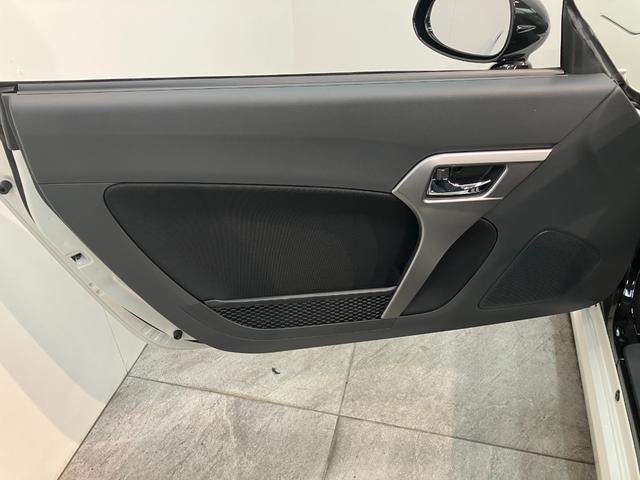 コペンセロ　５ＭＴ　ターボ　フルセグナビ　ＬＥＤ　届出済未使用車電動オープンルーフ　リアコーナーセンサー　７インチフルセグナビ　ＤＶＤ再生　Ｂｌｕｅｔｏｏｔｈ　ＵＳＢ　シートヒーター　ＬＥＤヘッドライト　オートライト　スマートキー　オートエアコン（滋賀県）の中古車