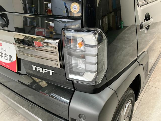 タフトＧダーククロムベンチャー　１０型フルセグナビ　届出済未使用車衝突被害軽減ブレーキ　コーナーセンサー　１０型フルセグナビ　バックカメラ　ＤＶＤ　Ｂｌｕｅｔｏｏｔｈ　ＵＳＢ　前後ドラレコ　前席シートヒーター　レーダークルーズコントロール　ＬＥＤ　オートエアコン（滋賀県）の中古車