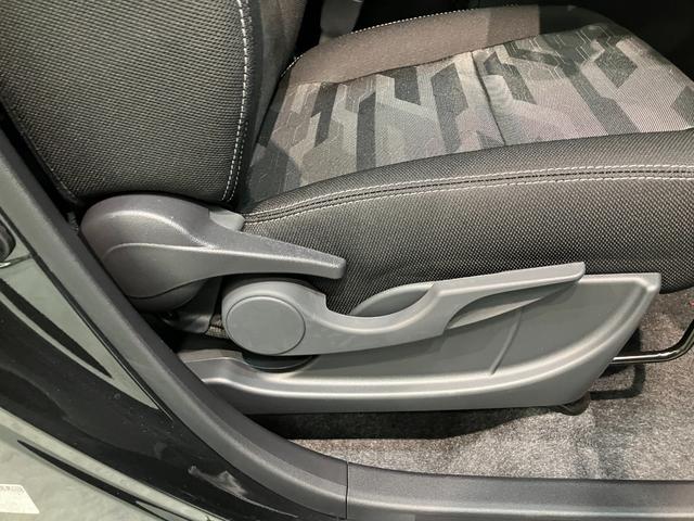 タフトＧダーククロムベンチャー　１０型フルセグナビ　届出済未使用車衝突被害軽減ブレーキ　コーナーセンサー　１０型フルセグナビ　バックカメラ　ＤＶＤ　Ｂｌｕｅｔｏｏｔｈ　ＵＳＢ　前後ドラレコ　前席シートヒーター　レーダークルーズコントロール　ＬＥＤ　オートエアコン（滋賀県）の中古車