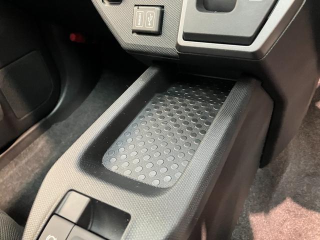 タフトＧダーククロムベンチャー　１０型フルセグナビ　届出済未使用車衝突被害軽減ブレーキ　コーナーセンサー　１０型フルセグナビ　バックカメラ　ＤＶＤ　Ｂｌｕｅｔｏｏｔｈ　ＵＳＢ　前後ドラレコ　前席シートヒーター　レーダークルーズコントロール　ＬＥＤ　オートエアコン（滋賀県）の中古車