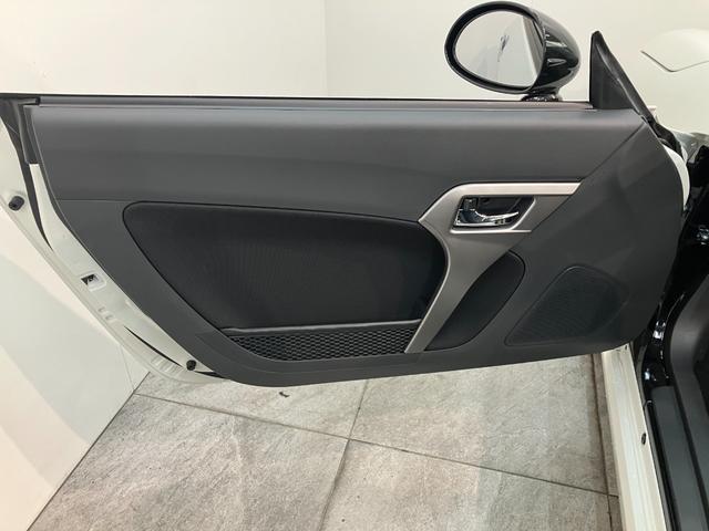 コペンセロＳ　フルセグナビ　レカロ　ＭＯＭＯステ　届出済未使用車ビルシュタイン製ショックアブソーバー　レカロシート　ＭＯＭＯ製ステアリング　パドルシフト　フルセグナビ　ＤＶＤ再生　Ｂｌｕｅｔｏｏｔｈ　シートヒーター　ＬＥＤ　オートエアコン　リヤコーナーセンサー（滋賀県）の中古車