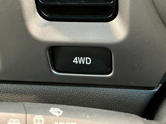 ハイゼットカーゴクルーズ　５５ｔｈアニバーサリーゴールドエディション　４ＷＤ車検整備付　フルセグナビ　ＤＶＤ再生　Ｂｌｕｅｔｏｏｔｈ　ＵＳＢ　キーレスエントリー　電動格納式ミラー　マニュアルレベリング　マニュアルエアコン　フロントゴールドグリル　パートタイム４ＷＤ（滋賀県）の中古車