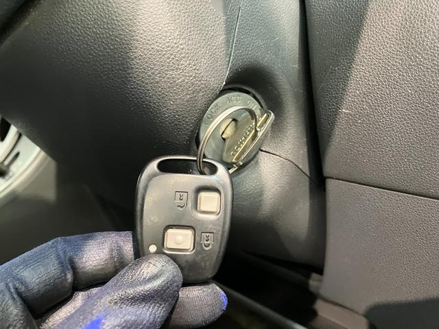 ハイゼットカーゴクルーズ　５５ｔｈアニバーサリーゴールドエディション　４ＷＤ車検整備付　フルセグナビ　ＤＶＤ再生　Ｂｌｕｅｔｏｏｔｈ　ＵＳＢ　キーレスエントリー　電動格納式ミラー　マニュアルレベリング　マニュアルエアコン　フロントゴールドグリル　パートタイム４ＷＤ（滋賀県）の中古車