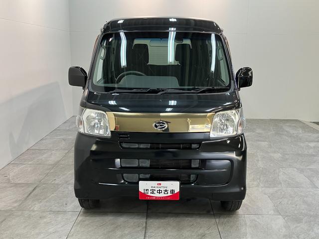 ハイゼットカーゴクルーズ　５５ｔｈアニバーサリーゴールドエディション　４ＷＤ車検整備付　フルセグナビ　ＤＶＤ再生　Ｂｌｕｅｔｏｏｔｈ　ＵＳＢ　キーレスエントリー　電動格納式ミラー　マニュアルレベリング　マニュアルエアコン　フロントゴールドグリル　パートタイム４ＷＤ（滋賀県）の中古車