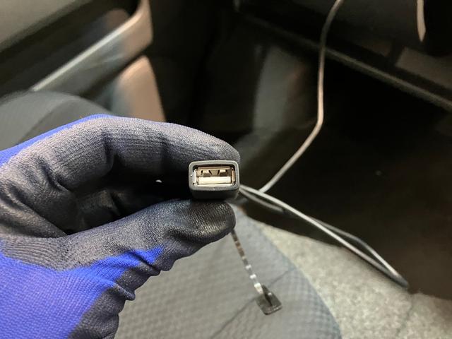 ハイゼットカーゴクルーズ　５５ｔｈアニバーサリーゴールドエディション　４ＷＤ車検整備付　フルセグナビ　ＤＶＤ再生　Ｂｌｕｅｔｏｏｔｈ　ＵＳＢ　キーレスエントリー　電動格納式ミラー　マニュアルレベリング　マニュアルエアコン　フロントゴールドグリル　パートタイム４ＷＤ（滋賀県）の中古車