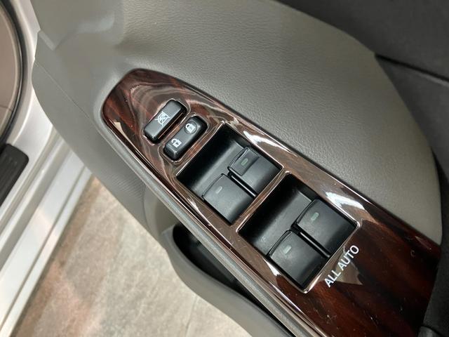 マークＸ２５０Ｇ　リラックスセレクション・ブラックリミテッド　ナビ付車検整備付　フルセグナビ　バックカメラ　ＤＶＤ再生　Ｂｌｕｅｔｏｏｔｈ　ＥＴＣ　ＨＩＤヘッドライト　オートライト　オートエアコン　パワーシート　スマートキー（滋賀県）の中古車