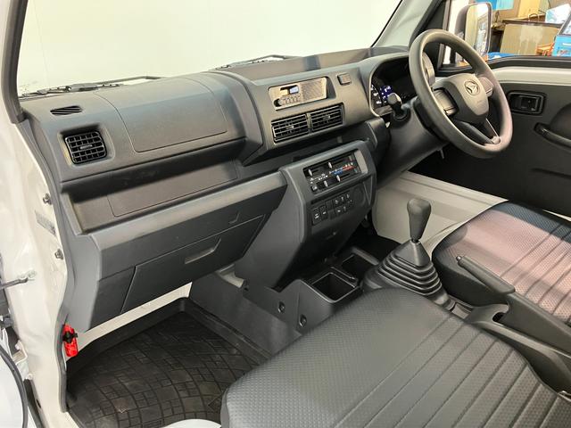 ハイゼットトラックスタンダード　５ＭＴ　４ＷＤ　コーナーセンサー　オートライト衝突被害軽減ブレーキ　コーナーセンサー　パートタイム４ＷＤ　ＡＭ／ＦＭラジオ　マニュアルエアコン　マニュアルレベリング　オートライト　ガードフレームプロテクター　ゲートプロテクター　５速マニュアル車（滋賀県）の中古車