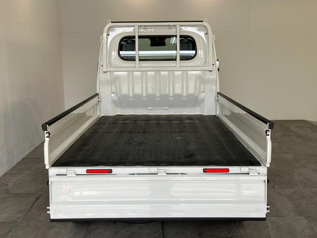 ハイゼットトラックスタンダード　５ＭＴ　４ＷＤ　コーナーセンサー　オートライト衝突被害軽減ブレーキ　コーナーセンサー　パートタイム４ＷＤ　ＡＭ／ＦＭラジオ　マニュアルエアコン　マニュアルレベリング　オートライト　ガードフレームプロテクター　ゲートプロテクター　５速マニュアル車（滋賀県）の中古車