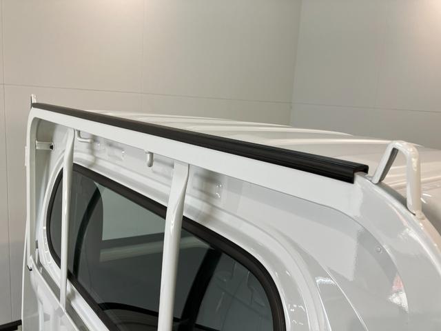 ハイゼットトラックスタンダード　５ＭＴ　４ＷＤ　コーナーセンサー　オートライト衝突被害軽減ブレーキ　コーナーセンサー　パートタイム４ＷＤ　ＡＭ／ＦＭラジオ　マニュアルエアコン　マニュアルレベリング　オートライト　ガードフレームプロテクター　ゲートプロテクター　５速マニュアル車（滋賀県）の中古車