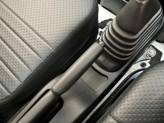 ハイゼットトラックスタンダード　５ＭＴ　４ＷＤ　コーナーセンサー　オートライト衝突被害軽減ブレーキ　コーナーセンサー　パートタイム４ＷＤ　ＡＭ／ＦＭラジオ　マニュアルエアコン　マニュアルレベリング　オートライト　ガードフレームプロテクター　ゲートプロテクター　５速マニュアル車（滋賀県）の中古車