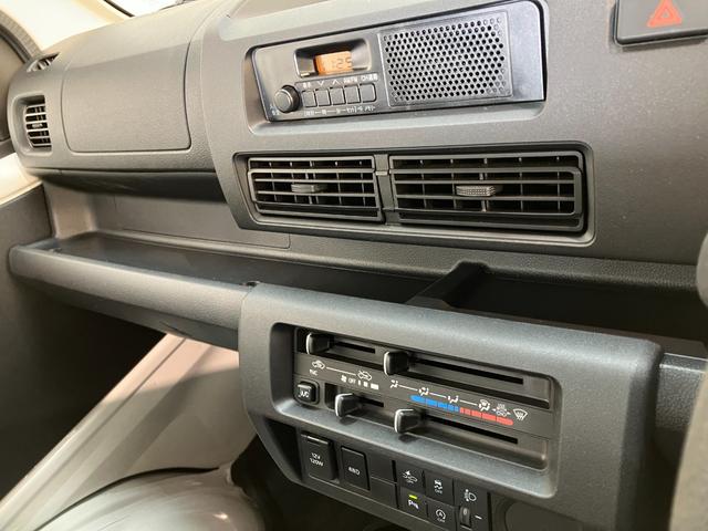 ハイゼットトラックスタンダード　５ＭＴ　４ＷＤ　コーナーセンサー　オートライト衝突被害軽減ブレーキ　コーナーセンサー　パートタイム４ＷＤ　ＡＭ／ＦＭラジオ　マニュアルエアコン　マニュアルレベリング　オートライト　ガードフレームプロテクター　ゲートプロテクター　５速マニュアル車（滋賀県）の中古車