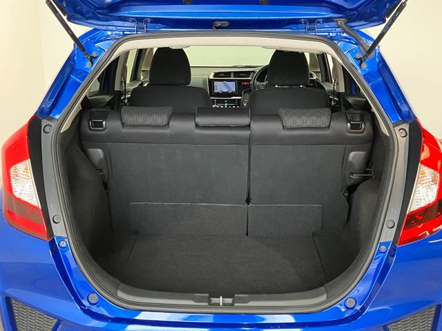 フィット１３Ｇ・Ｆパッケージ　ワンセグナビ　バックカメラ　車検整備付ワンセグナビ　バックカメラ　ＤＶＤ再生　ＵＳＢ　ＥＴＣ　社外アルミ　ＬＥＤ　オートライト　オートエアコン　スマートキー　電動格納式ミラー　エコアイドル（滋賀県）の中古車