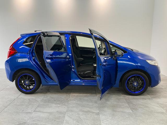 フィット１３Ｇ・Ｆパッケージ　ワンセグナビ　バックカメラ　車検整備付ワンセグナビ　バックカメラ　ＤＶＤ再生　ＵＳＢ　ＥＴＣ　社外アルミ　ＬＥＤ　オートライト　オートエアコン　スマートキー　電動格納式ミラー　エコアイドル（滋賀県）の中古車