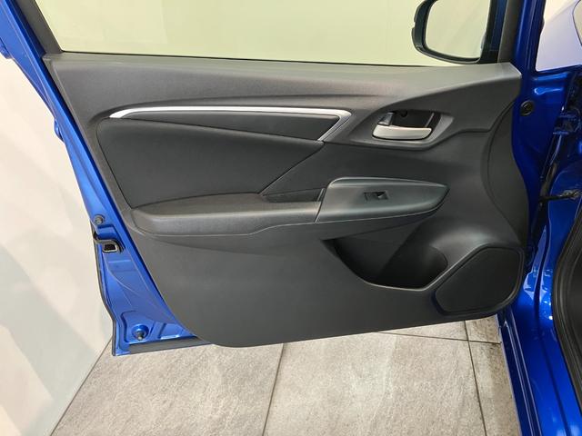 フィット１３Ｇ・Ｆパッケージ　ワンセグナビ　バックカメラ　車検整備付ワンセグナビ　バックカメラ　ＤＶＤ再生　ＵＳＢ　ＥＴＣ　社外アルミ　ＬＥＤ　オートライト　オートエアコン　スマートキー　電動格納式ミラー　エコアイドル（滋賀県）の中古車