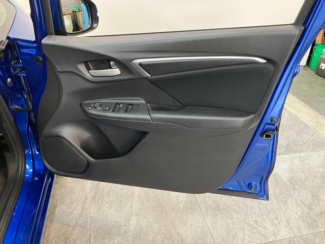 フィット１３Ｇ・Ｆパッケージ　ワンセグナビ　バックカメラ　車検整備付ワンセグナビ　バックカメラ　ＤＶＤ再生　ＵＳＢ　ＥＴＣ　社外アルミ　ＬＥＤ　オートライト　オートエアコン　スマートキー　電動格納式ミラー　エコアイドル（滋賀県）の中古車