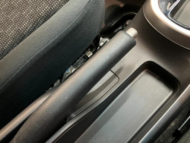 フィット１３Ｇ・Ｆパッケージ　ワンセグナビ　バックカメラ　車検整備付ワンセグナビ　バックカメラ　ＤＶＤ再生　ＵＳＢ　ＥＴＣ　社外アルミ　ＬＥＤ　オートライト　オートエアコン　スマートキー　電動格納式ミラー　エコアイドル（滋賀県）の中古車