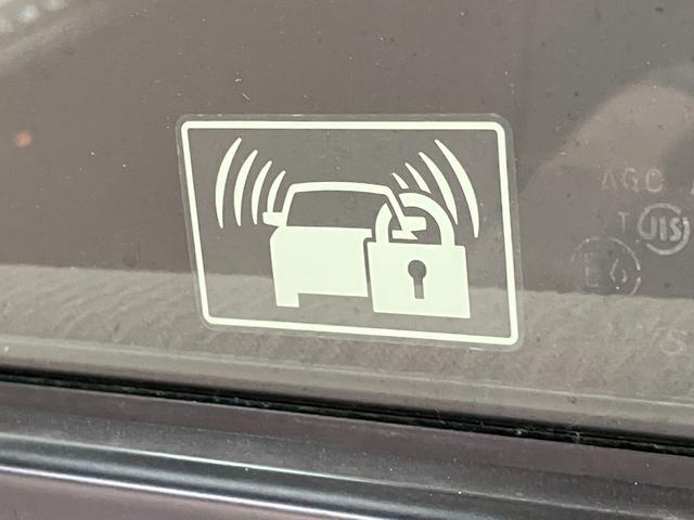 フリードＧ　ジャストセレクション　８型フルセグナビ　バックカメラ８型フルセグナビ　Ｂｌｕｅｔｏｏｔｈ　ＵＳＢ　バックカメラ　ドラレコ　ＥＴＣ　左側電動スライドドア　ＨＩＤヘッドライト　電動格納式ミラー　オートエアコン　スマートキー　タイヤ４本新品交換済み（滋賀県）の中古車