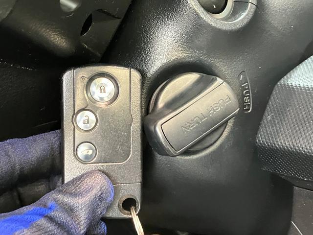フリードＧ　ジャストセレクション　８型フルセグナビ　バックカメラ８型フルセグナビ　Ｂｌｕｅｔｏｏｔｈ　ＵＳＢ　バックカメラ　ドラレコ　ＥＴＣ　左側電動スライドドア　ＨＩＤヘッドライト　電動格納式ミラー　オートエアコン　スマートキー　タイヤ４本新品交換済み（滋賀県）の中古車