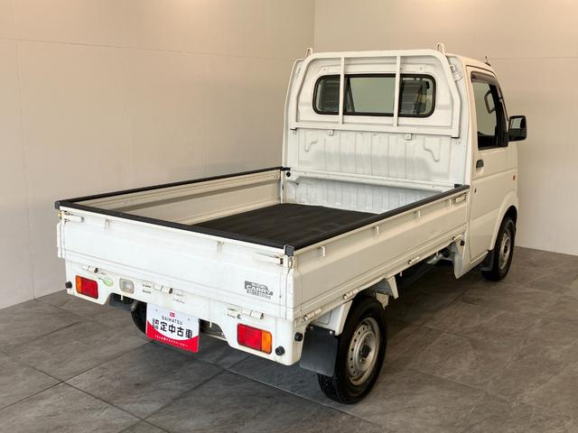 キャリイトラックＫＣ　４ＷＤ　Ａ／Ｔ　ＡＭ／ＦＭラジオ　車検整備付パートタイム４ＷＤ　ＡＭ／ＦＭラジオ　エアコン　パワステ　マニュアルレベリング　ゲートプロテクター　荷台マット（滋賀県）の中古車