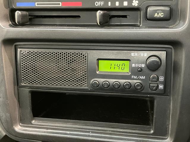 キャリイトラックＫＣ　４ＷＤ　Ａ／Ｔ　ＡＭ／ＦＭラジオ　車検整備付パートタイム４ＷＤ　ＡＭ／ＦＭラジオ　エアコン　パワステ　マニュアルレベリング　ゲートプロテクター　荷台マット（滋賀県）の中古車