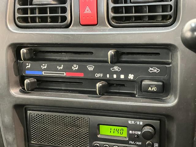 キャリイトラックＫＣ　４ＷＤ　Ａ／Ｔ　ＡＭ／ＦＭラジオ　車検整備付パートタイム４ＷＤ　ＡＭ／ＦＭラジオ　エアコン　パワステ　マニュアルレベリング　ゲートプロテクター　荷台マット（滋賀県）の中古車