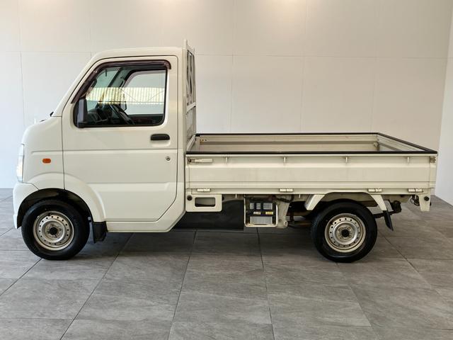 キャリイトラックＫＣ　４ＷＤ　Ａ／Ｔ　ＡＭ／ＦＭラジオ　車検整備付パートタイム４ＷＤ　ＡＭ／ＦＭラジオ　エアコン　パワステ　マニュアルレベリング　ゲートプロテクター　荷台マット（滋賀県）の中古車