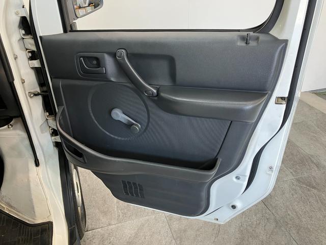 キャリイトラックＫＣ　４ＷＤ　Ａ／Ｔ　ＡＭ／ＦＭラジオ　車検整備付パートタイム４ＷＤ　ＡＭ／ＦＭラジオ　エアコン　パワステ　マニュアルレベリング　ゲートプロテクター　荷台マット（滋賀県）の中古車