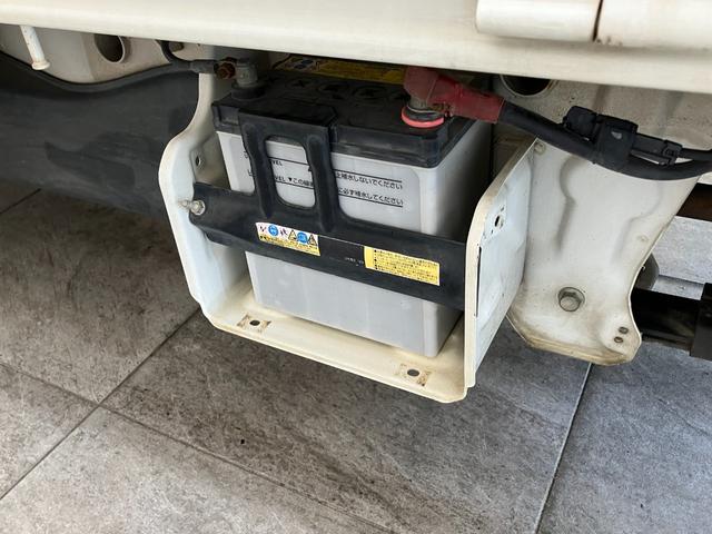 キャリイトラックＫＣ　４ＷＤ　Ａ／Ｔ　ＡＭ／ＦＭラジオ　車検整備付パートタイム４ＷＤ　ＡＭ／ＦＭラジオ　エアコン　パワステ　マニュアルレベリング　ゲートプロテクター　荷台マット（滋賀県）の中古車