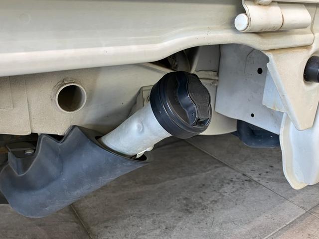 キャリイトラックＫＣ　４ＷＤ　Ａ／Ｔ　ＡＭ／ＦＭラジオ　車検整備付パートタイム４ＷＤ　ＡＭ／ＦＭラジオ　エアコン　パワステ　マニュアルレベリング　ゲートプロテクター　荷台マット（滋賀県）の中古車