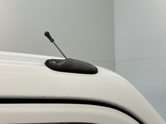 キャリイトラックＫＣ　４ＷＤ　Ａ／Ｔ　ＡＭ／ＦＭラジオ　車検整備付パートタイム４ＷＤ　ＡＭ／ＦＭラジオ　エアコン　パワステ　マニュアルレベリング　ゲートプロテクター　荷台マット（滋賀県）の中古車