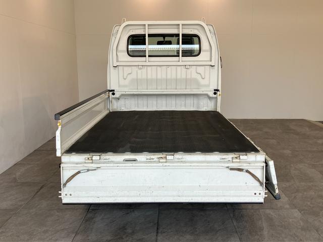 キャリイトラックＫＣ　４ＷＤ　Ａ／Ｔ　ＡＭ／ＦＭラジオ　車検整備付パートタイム４ＷＤ　ＡＭ／ＦＭラジオ　エアコン　パワステ　マニュアルレベリング　ゲートプロテクター　荷台マット（滋賀県）の中古車
