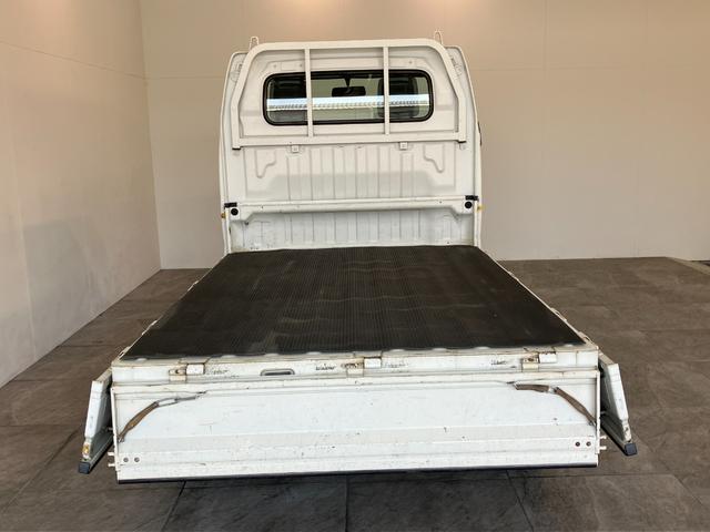 キャリイトラックＫＣ　４ＷＤ　Ａ／Ｔ　ＡＭ／ＦＭラジオ　車検整備付パートタイム４ＷＤ　ＡＭ／ＦＭラジオ　エアコン　パワステ　マニュアルレベリング　ゲートプロテクター　荷台マット（滋賀県）の中古車