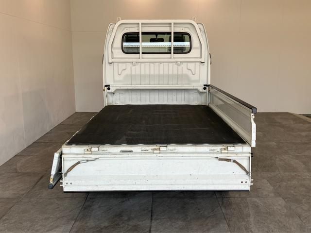 キャリイトラックＫＣ　４ＷＤ　Ａ／Ｔ　ＡＭ／ＦＭラジオ　車検整備付パートタイム４ＷＤ　ＡＭ／ＦＭラジオ　エアコン　パワステ　マニュアルレベリング　ゲートプロテクター　荷台マット（滋賀県）の中古車