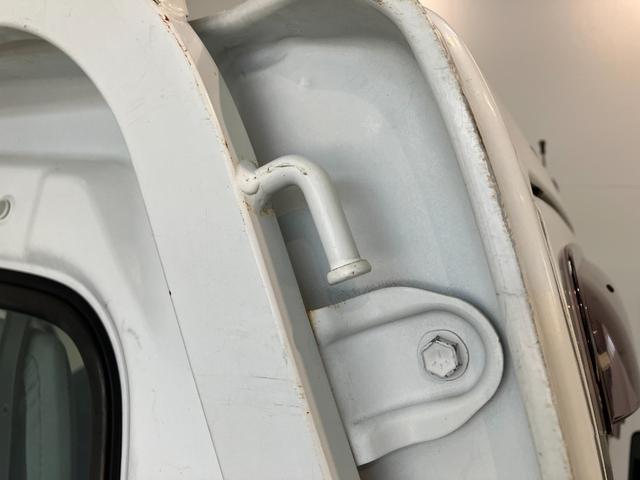 キャリイトラックＫＣ　４ＷＤ　Ａ／Ｔ　ＡＭ／ＦＭラジオ　車検整備付パートタイム４ＷＤ　ＡＭ／ＦＭラジオ　エアコン　パワステ　マニュアルレベリング　ゲートプロテクター　荷台マット（滋賀県）の中古車