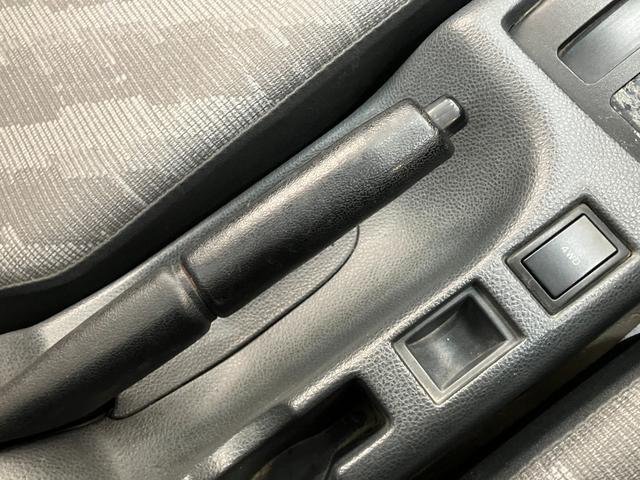 キャリイトラックＫＣ　４ＷＤ　Ａ／Ｔ　ＡＭ／ＦＭラジオ　車検整備付パートタイム４ＷＤ　ＡＭ／ＦＭラジオ　エアコン　パワステ　マニュアルレベリング　ゲートプロテクター　荷台マット（滋賀県）の中古車