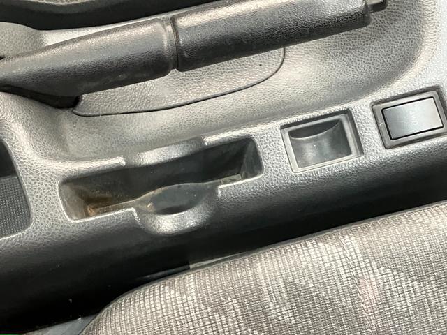 キャリイトラックＫＣ　４ＷＤ　Ａ／Ｔ　ＡＭ／ＦＭラジオ　車検整備付パートタイム４ＷＤ　ＡＭ／ＦＭラジオ　エアコン　パワステ　マニュアルレベリング　ゲートプロテクター　荷台マット（滋賀県）の中古車